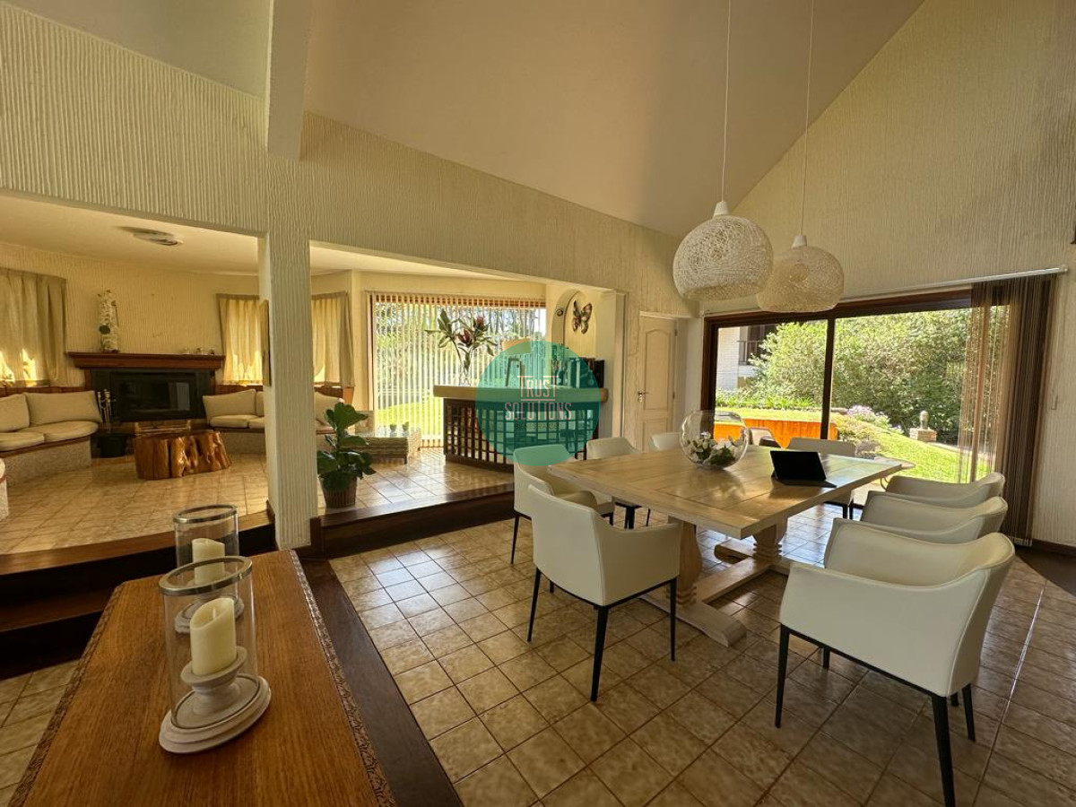 Casa ID.851 - Venta y Alquiler de Temporada Casa 5D Lugano Punta con Piscina climatizada y Barbacoa 