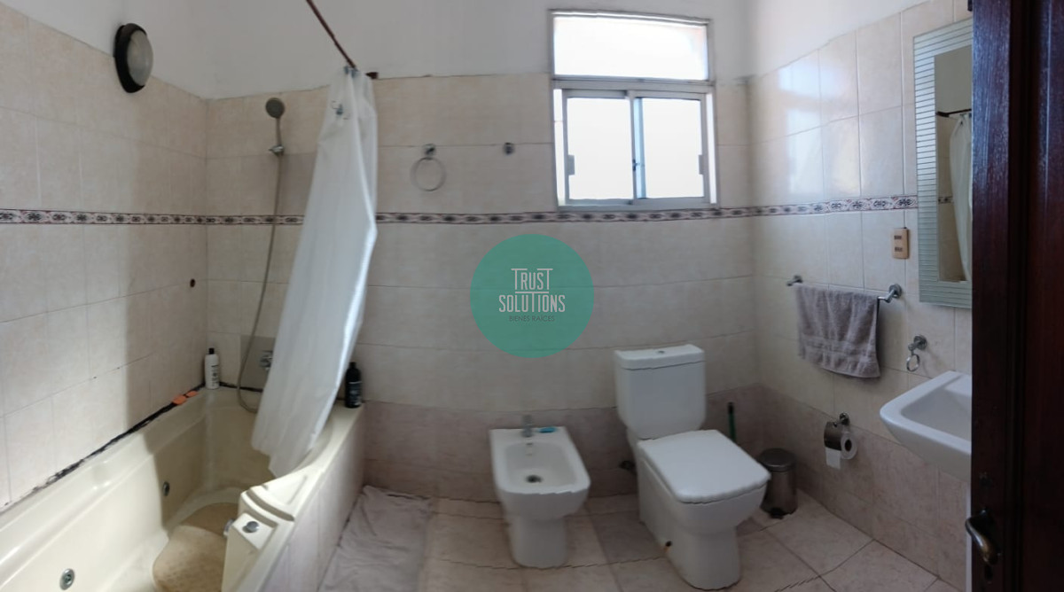 Casa ID.1626 - Venta Casa Hermosa 4 Dormitorios con amplio terreno 