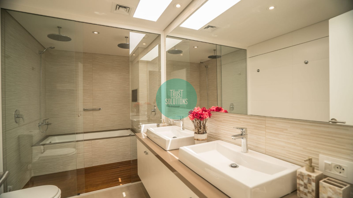Casa ID.320 - Venta Espectacular Casa 4D y dep serv en barrio privado Mansa Punta con Piscina climatizada 
