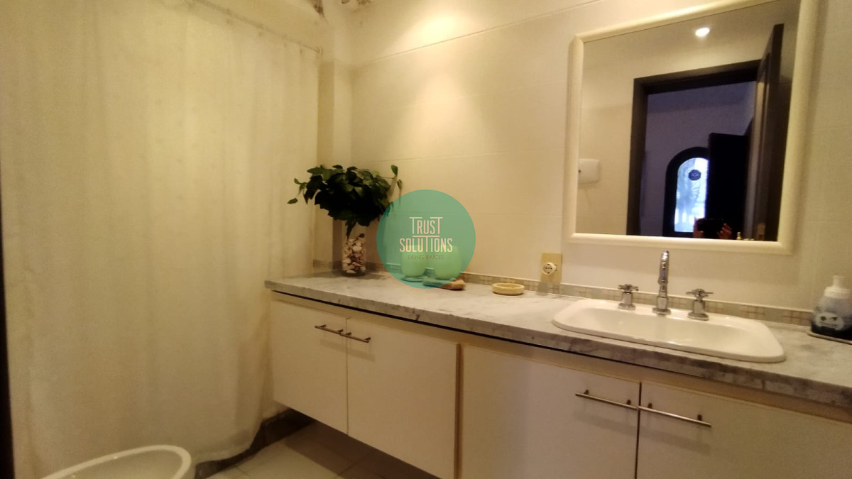 Casa ID.1379 - Venta Alquiler Anual y de Temporada Casa 5 suites y dep de huéspedes Brava Punta con Piscina 