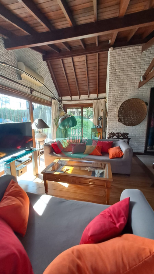 Casa ID.491 - Venta y Alquiler de Temporada Casa 4D y dep de serv Mansa Punta con Piscina a mts del mar