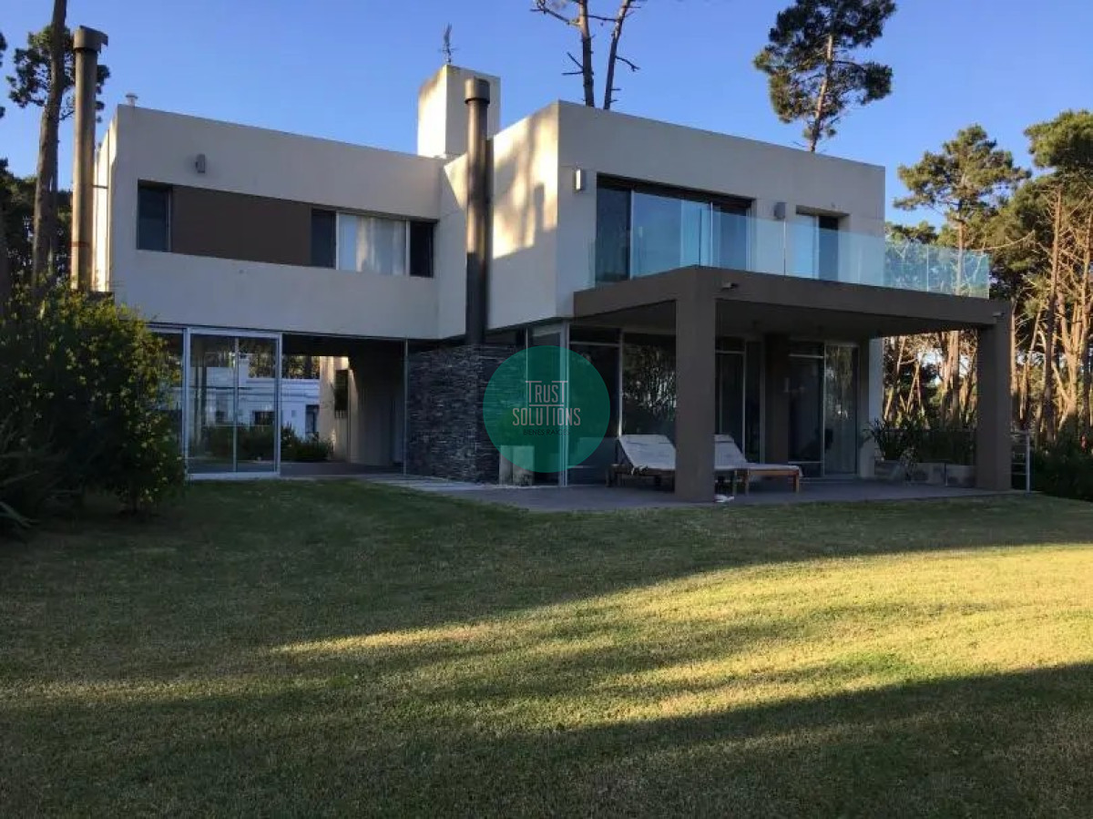 Casa ID.897 - Venta y Alquiler Temporada Divina Casa 4D y dep serv Rincón del Indio Punta 