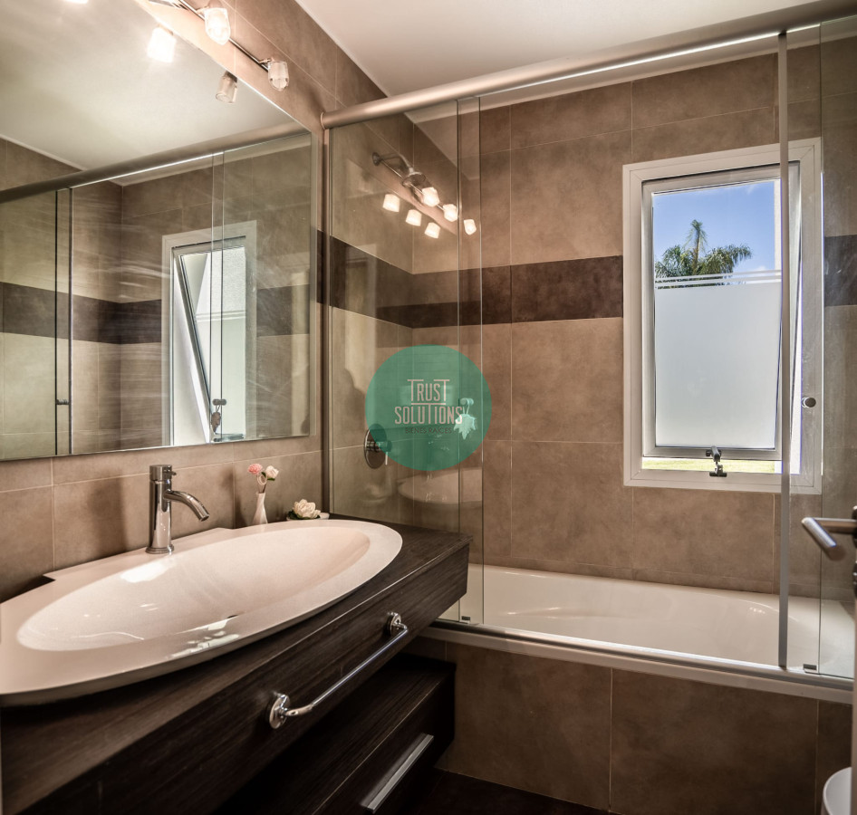 Casa ID.469 - Venta y Alquiler Anual  Casa 4D y dep de serv Barrio Privado Mansa con Piscina climatizada 