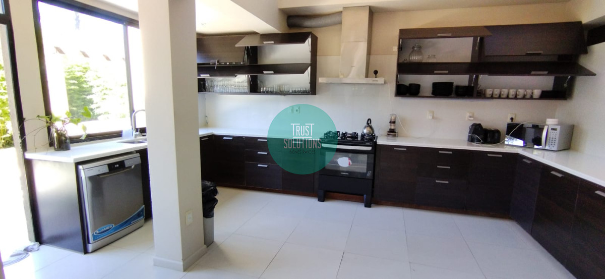 Casa ID.1205 - Alquiler Anual y de Temporada Casa 5D Brava Punta con Piscina 