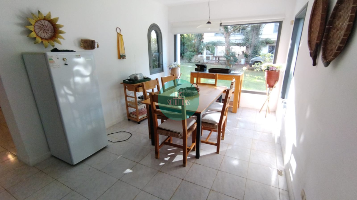 Casa ID.1379 - Venta Alquiler Anual y de Temporada Casa 5 suites y dep de huéspedes Brava Punta con Piscina 