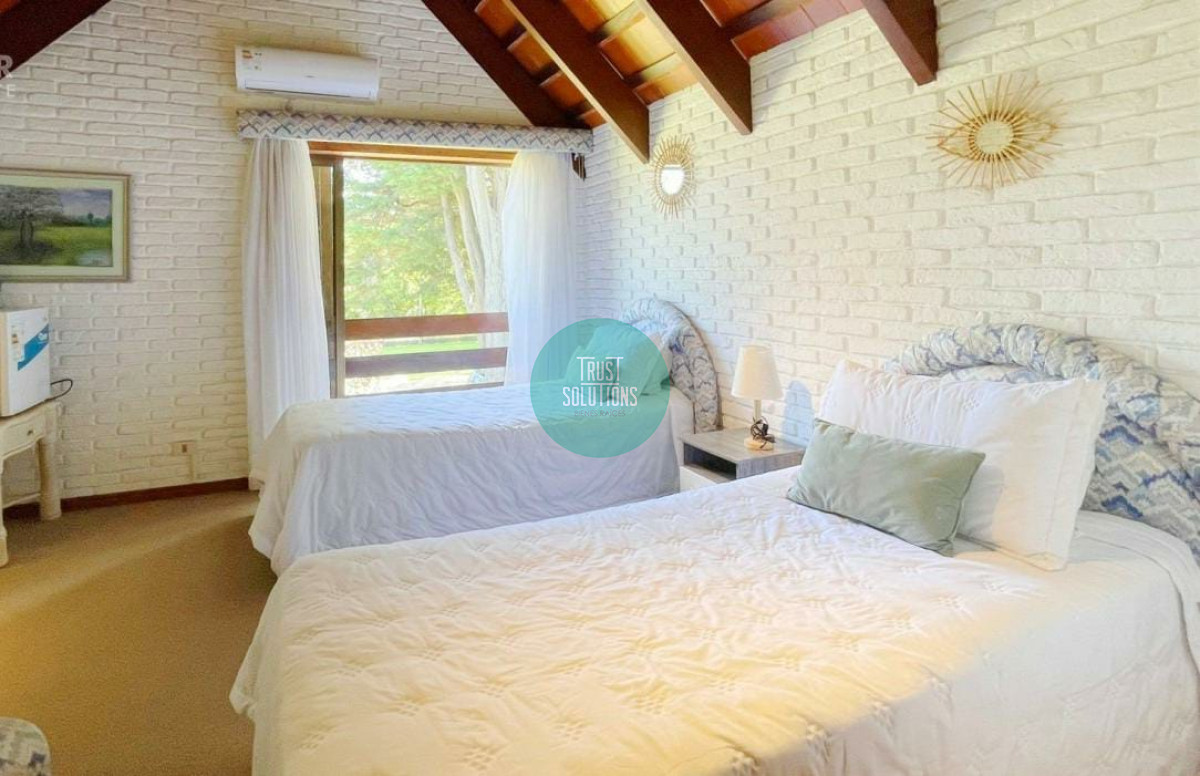 Casa ID.51 - Venta y Alquiler Temporada Casa 4D San Rafael Punta con Piscina a metros del mar 