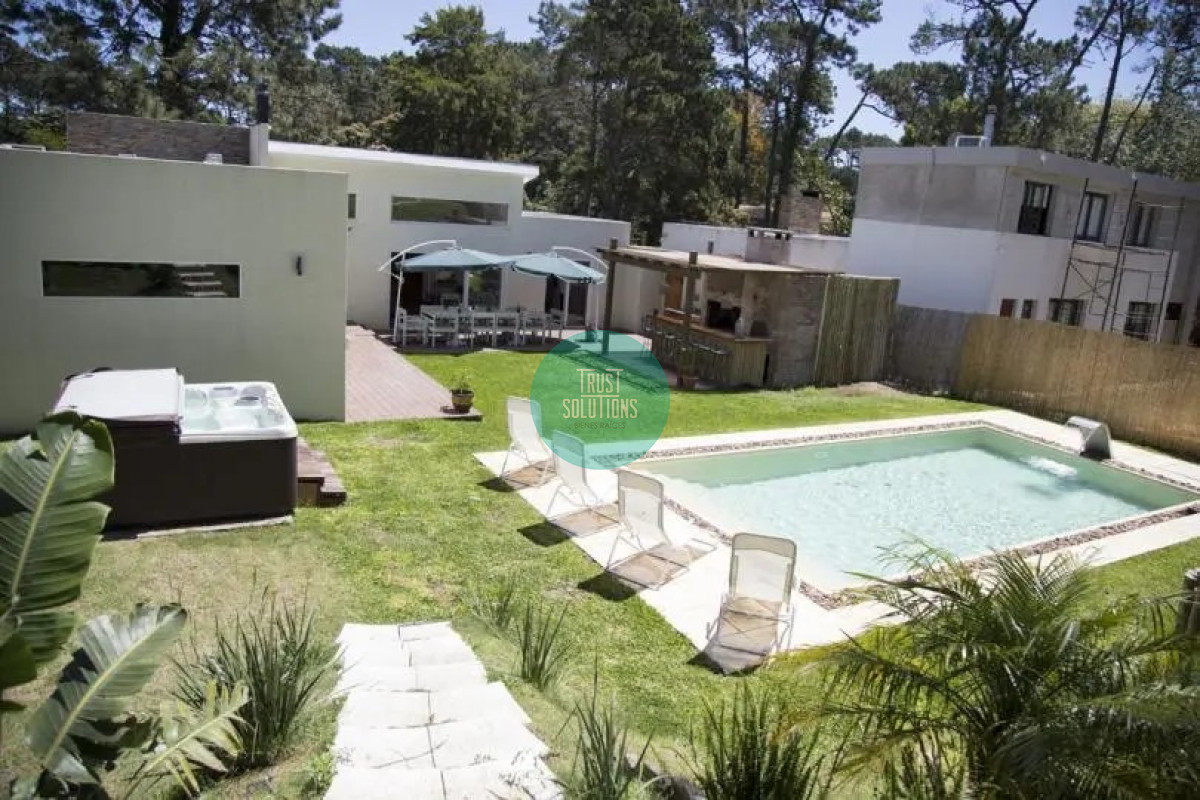 Casa ID.481 - Alquiler Anual Casa 3D San Rafael Punta con Piscina climatizada y Jacuzzi 