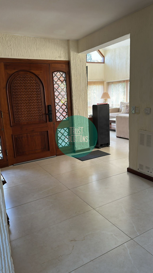 Casa ID.851 - Venta y Alquiler de Temporada Casa 5D Lugano Punta con Piscina climatizada y Barbacoa 