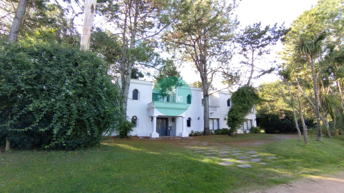 Casa ID.1379 - Venta Alquiler Anual y de Temporada Casa 5 suites y dep de huéspedes Brava Punta con Piscina 