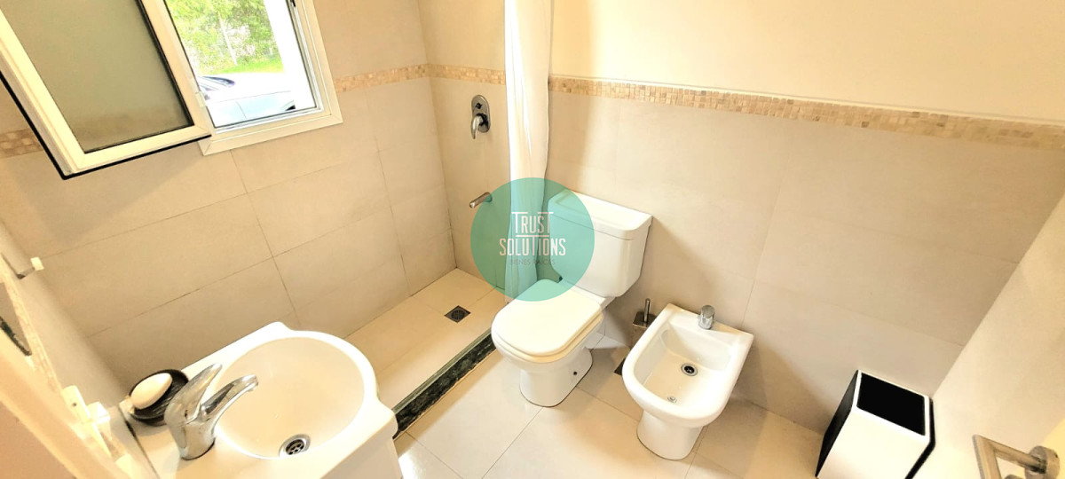 Casa ID.1663 - Venta y Alquiler Anual Casa 4D y dep de serv Lugano Punta con Piscina climatizada 