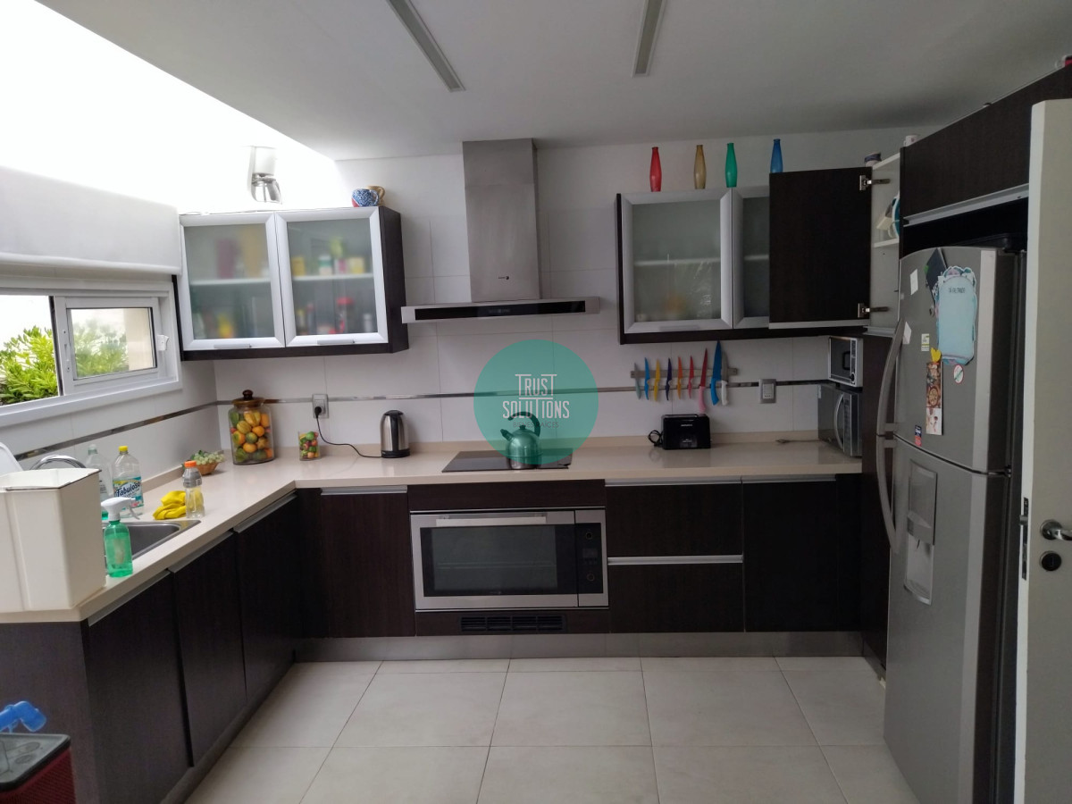 Casa ID.89 - Venta Casa Faro Punta 4D dep huéspedes y Piscina 