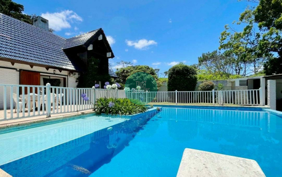Casa ID.51 - Venta y Alquiler Temporada Casa 4D San Rafael Punta con Piscina a metros del mar 