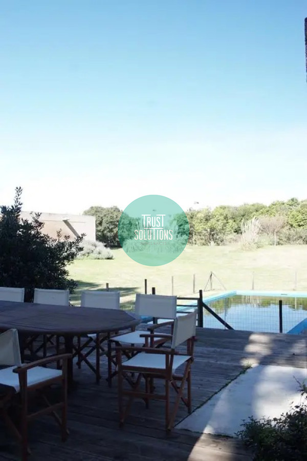 Casa ID.898 - Alquiler Anual  Casa 4D Rincón del Indio Punta con Piscina climatizada 