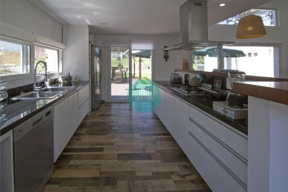 Casa ID.481 - Alquiler Anual Casa 3D San Rafael Punta con Piscina climatizada y Jacuzzi 