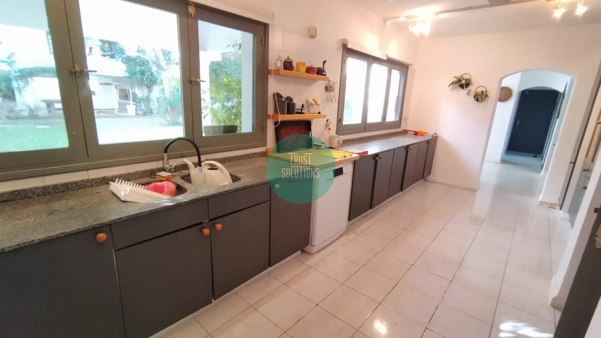 Casa ID.1379 - Venta Alquiler Anual y de Temporada Casa 5 suites y dep de huéspedes Brava Punta con Piscina 