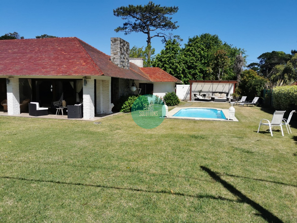 Casa ID.343 - Alquiler temporada Casa 5D Mansa Punta con Piscina a mts del mar 