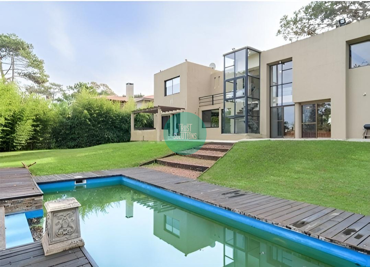 Casa ID.1205 - Alquiler Anual y de Temporada Casa 5D Brava Punta con Piscina 