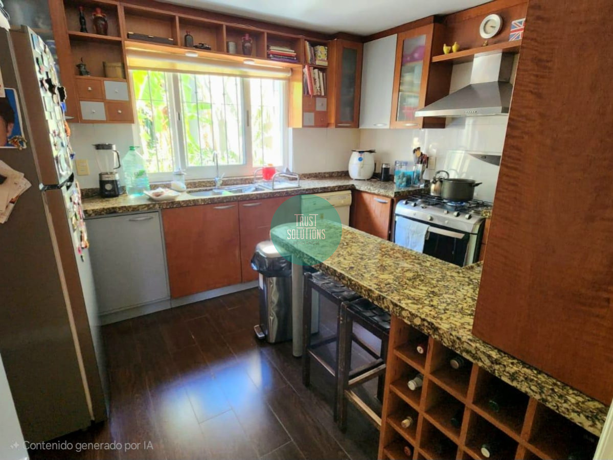 Casa ID.1425 - VENTA DE ESTUPENDA CASA EN EL PUERTO DEL BUCEO A METROS DEL MAR Y DEL LICEO FRANCES 