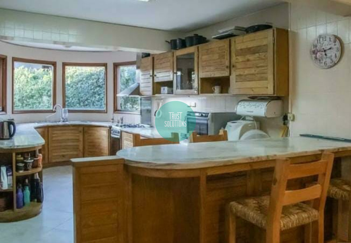 Casa ID.851 - Venta y Alquiler de Temporada Casa 5D Lugano Punta con Piscina climatizada y Barbacoa 