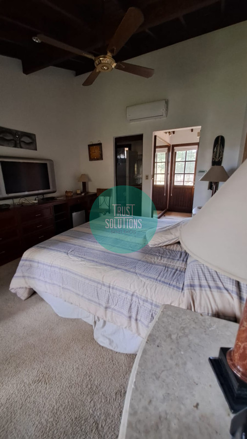 Casa ID.491 - Venta y Alquiler de Temporada Casa 4D y dep de serv Mansa Punta con Piscina a mts del mar
