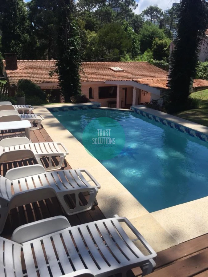 Casa ID.312 - Alquiler Anual Casa 3D y dep de serv Mansa Punta con Piscina climatizada 