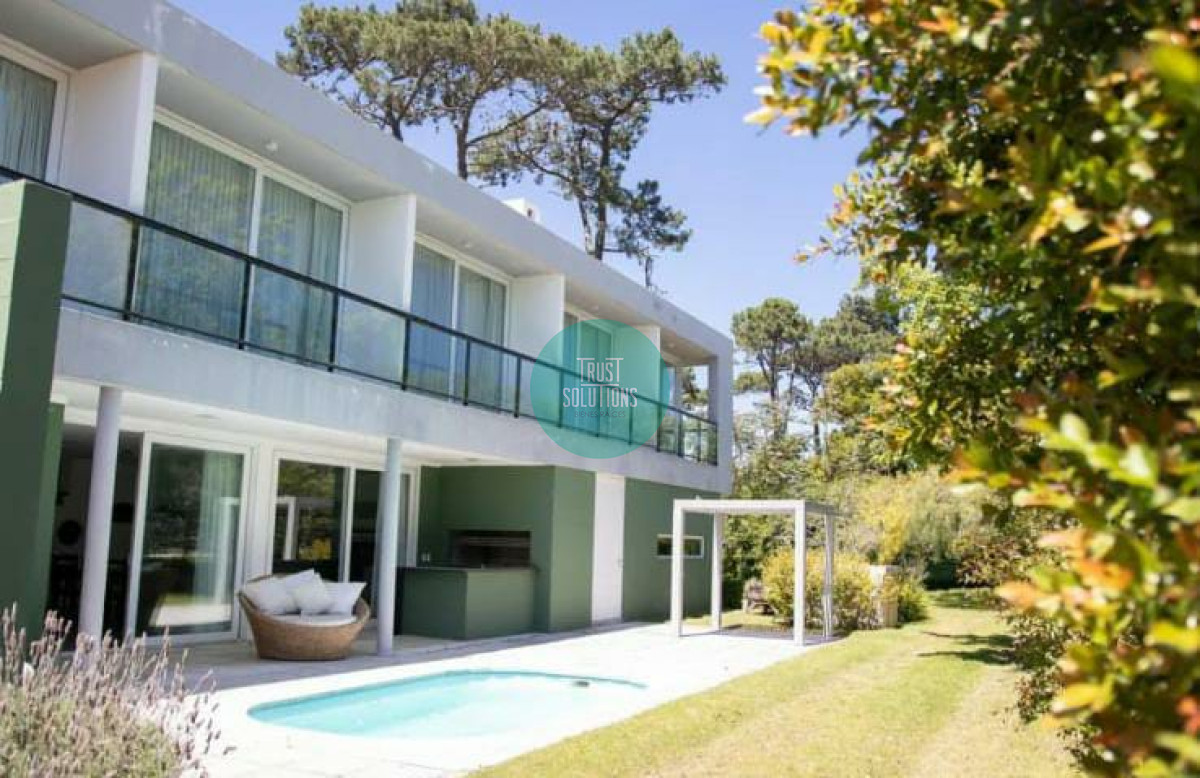 Casa ID.1108 - Venta Casa 5 suites Barrio privado Mansa Punta con Piscina  