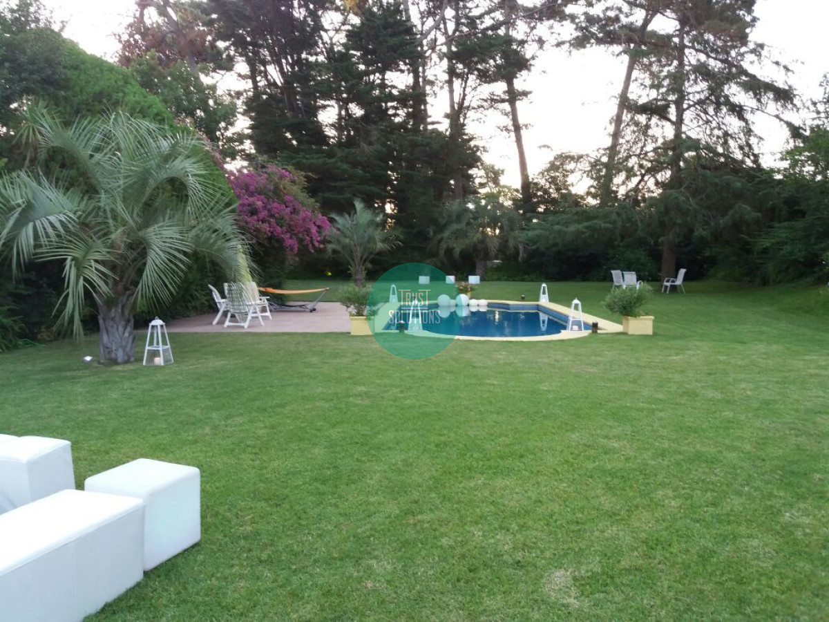 Casa ID.708 - Venta y Alquiler Temporada importante Casa 5D y dep serv Mansa Punta con Piscina 