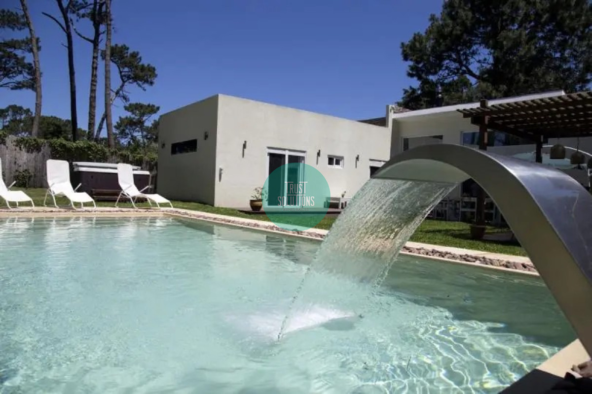 Casa ID.481 - Alquiler Anual Casa 3D San Rafael Punta con Piscina climatizada y Jacuzzi 