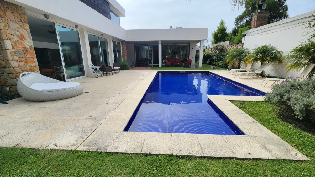 VENTA DE ESPECTACULAR CASA UBICADA EN EL BARRIO DE PUNTA GORDA