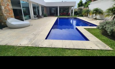 VENTA DE ESPECTACULAR CASA UBICADA EN EL BARRIO DE PUNTA GORDA