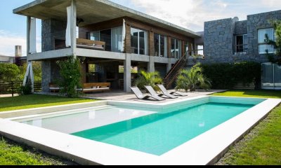 Venta y Alquiler Temporada Espectacular Casa 5 suites y dep serv José Ignacio Punta con Piscina climatizada