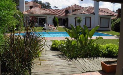 Venta Casa 4D y dep serv San Rafael Punta con Piscina y Parrillero