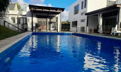 Venta Divina Casa 4D  Rincón del indio Punta con Piscina y Barbacoa