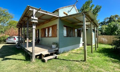 Casa esquina en Playa Verde con mucho estilo, luz natural y vista a las sierras