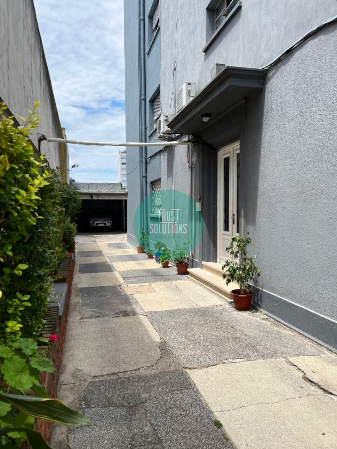 Apartamento ID.372 - Venta Apartamento Tres Cruces 2 Dormitorios lavadero y Patio  