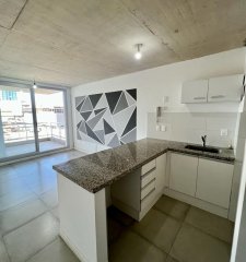 Venta de apartamento 2 dormitorios con terraza y parrillero a pasos del Centro de Maldonado