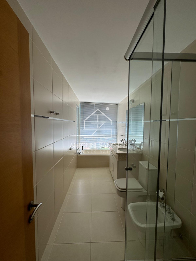 Apartamento ID.1750 - Venta apartamento 3 dormitorios más servicio en Seasons Tower