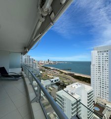Venta apartamento 3 dormitorios más servicio en Seasons Tower