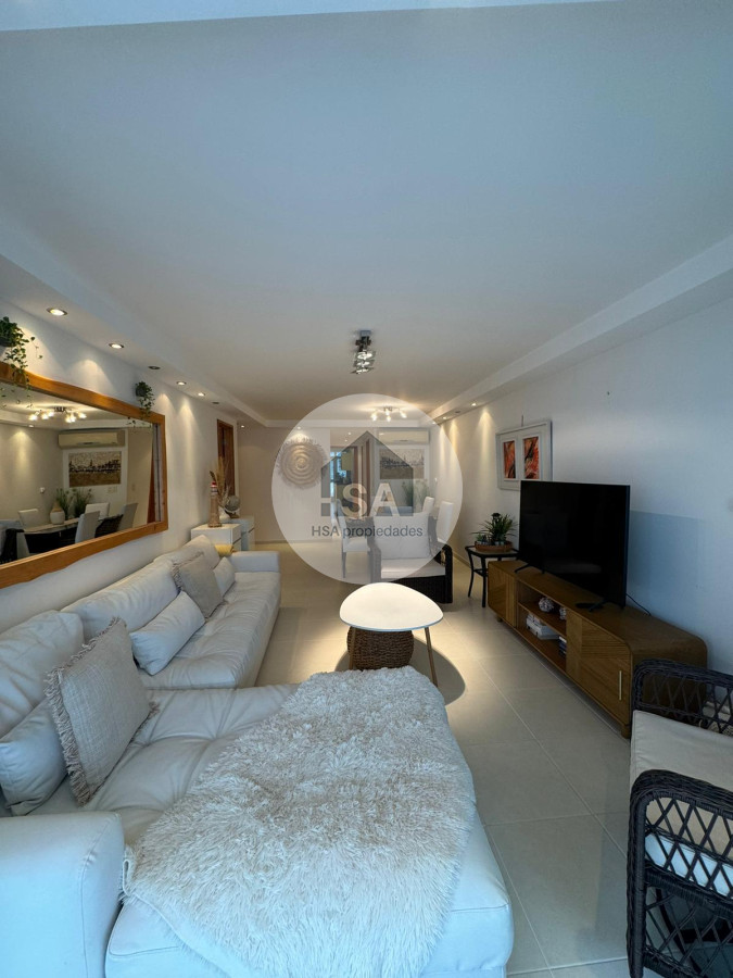 Apartamento ID.676 - Venta apartamento 2 dormitorios mas dependencia seasons tower