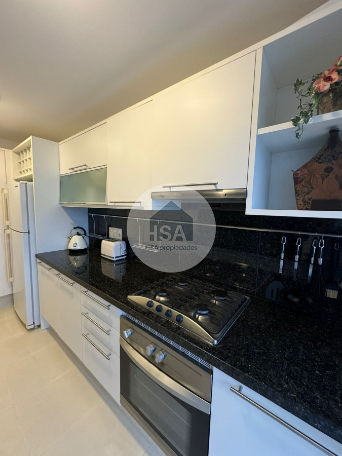 Apartamento ID.676 - Venta apartamento 2 dormitorios mas dependencia seasons tower