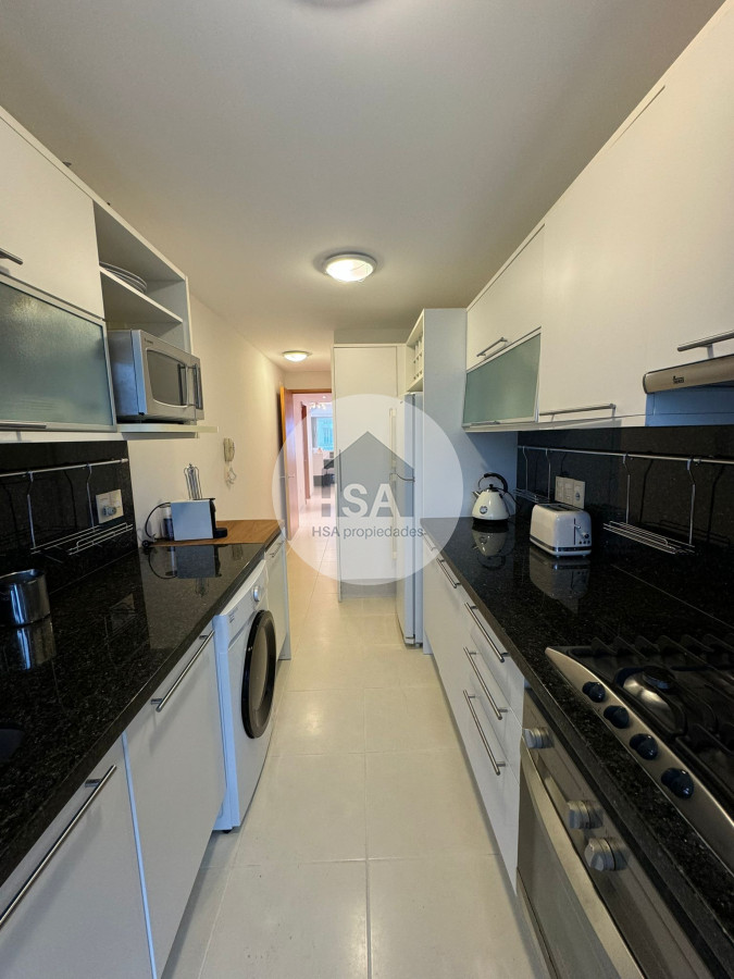 Apartamento ID.676 - Venta apartamento 2 dormitorios mas dependencia seasons tower