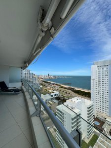 Venta apartamento 3 dormitorios más servicio en Seasons Tower