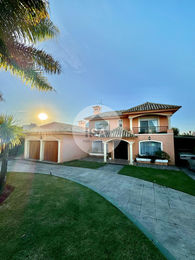Casa ID.401 - Casa de 3 dormitorios en Lomas de Carrasco