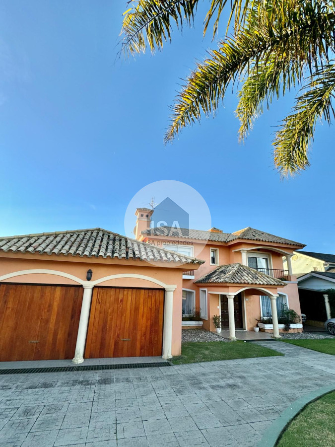 Casa ID.401 - Casa de 3 dormitorios en Lomas de Carrasco