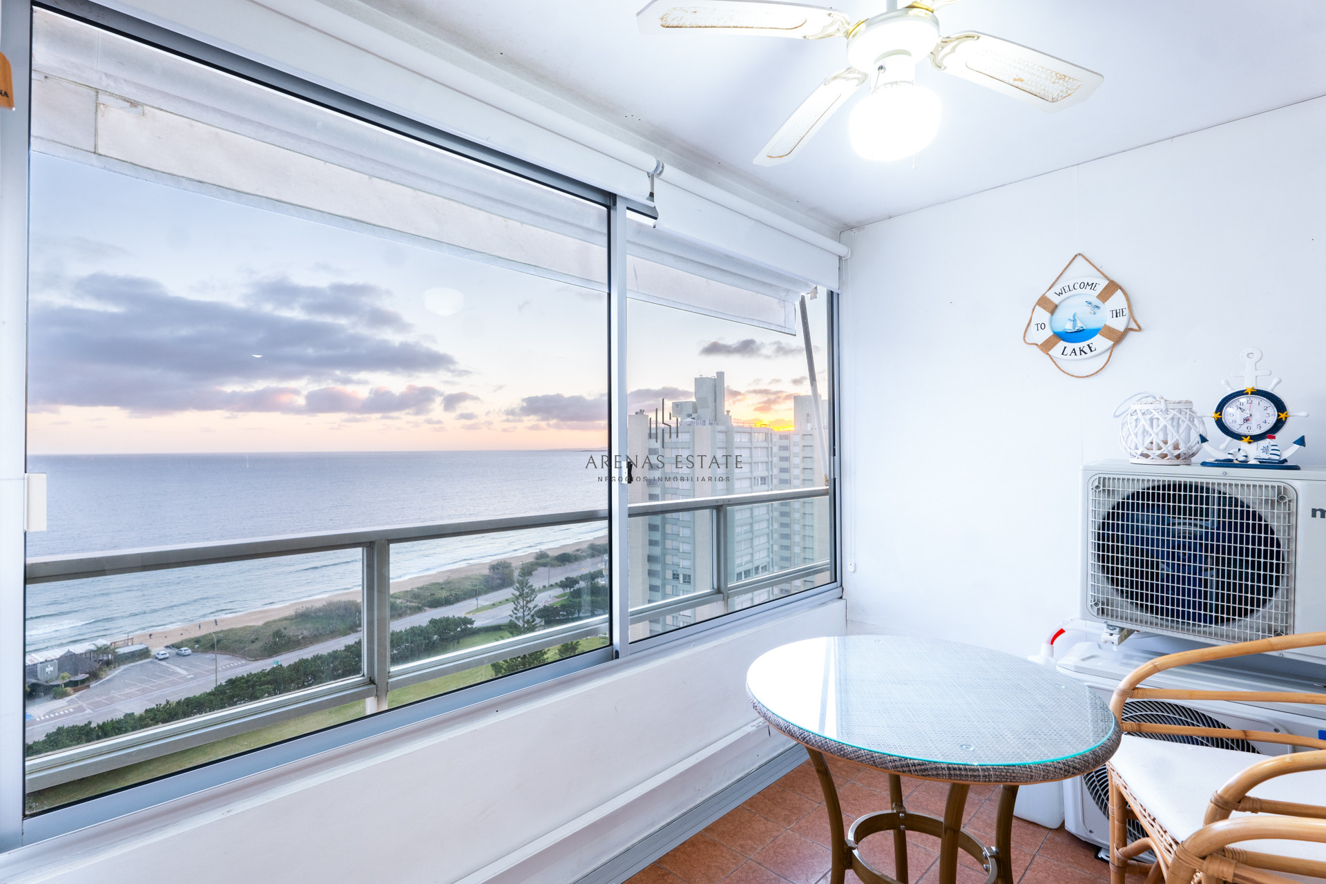 Apartamento ID.723 - FRENTE A PLAYA MANSA !! 1 DORMITORIO Y MEDIO !!! PISO ALTO !! COCHERA !!! BAJOS GASTOS COMUNES