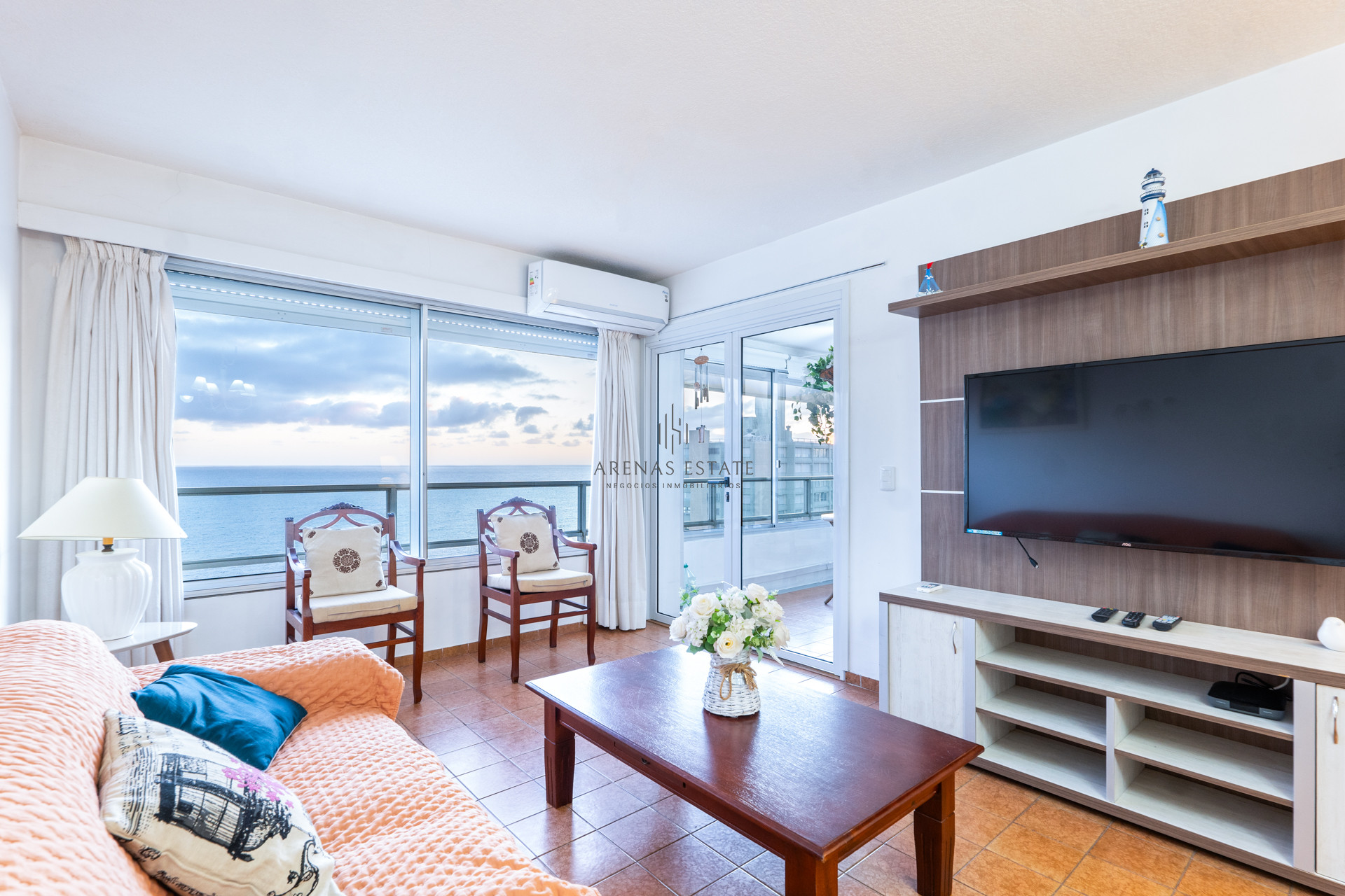 Apartamento ID.723 - FRENTE A PLAYA MANSA !! 1 DORMITORIO Y MEDIO !!! PISO ALTO !! COCHERA !!! BAJOS GASTOS COMUNES