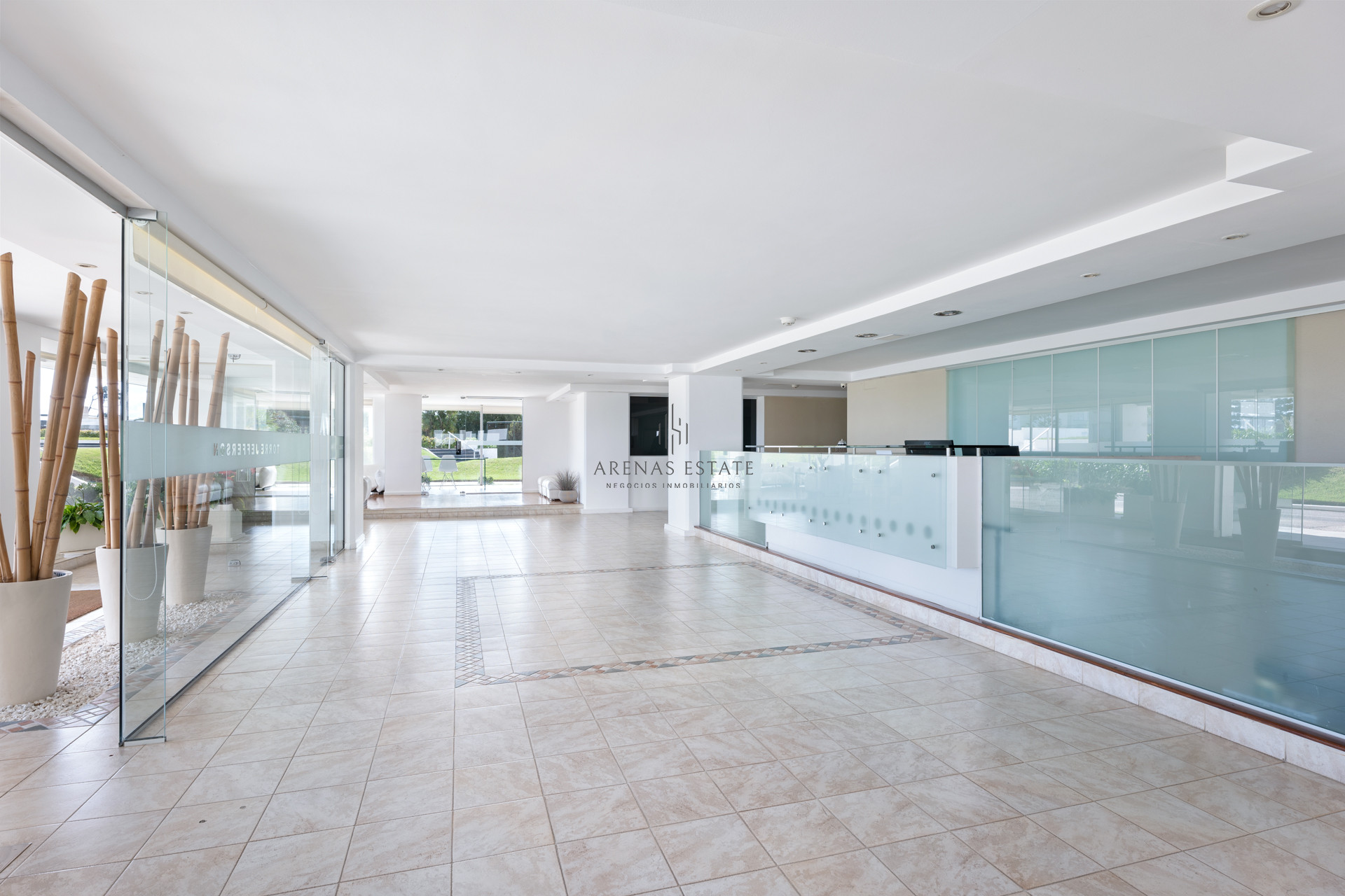 Apartamento ID.723 - FRENTE A PLAYA MANSA !! 1 DORMITORIO Y MEDIO !!! PISO ALTO !! COCHERA !!! BAJOS GASTOS COMUNES