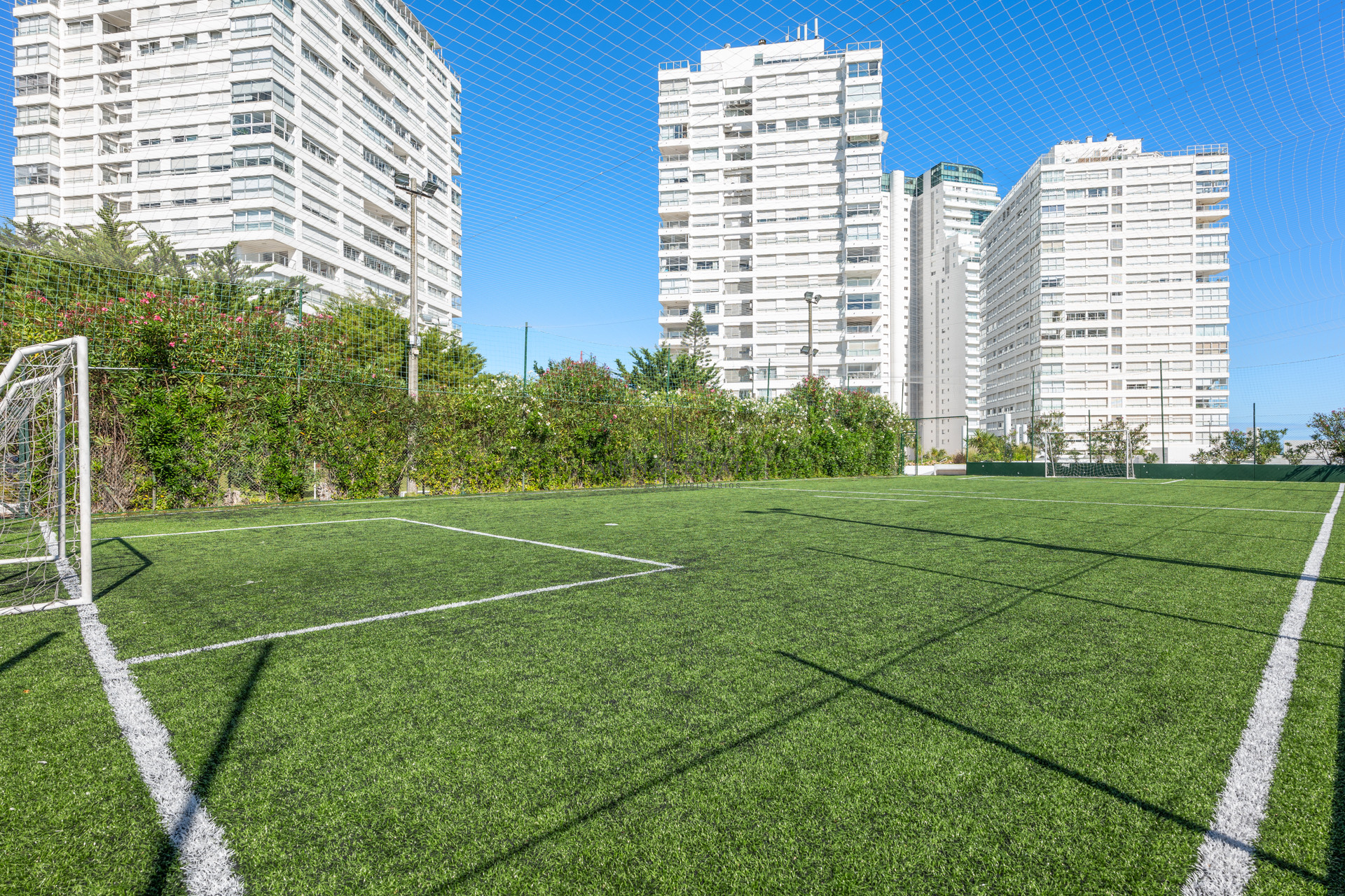 Apartamento ID.723 - FRENTE A PLAYA MANSA !! 1 DORMITORIO Y MEDIO !!! PISO ALTO !! COCHERA !!! BAJOS GASTOS COMUNES