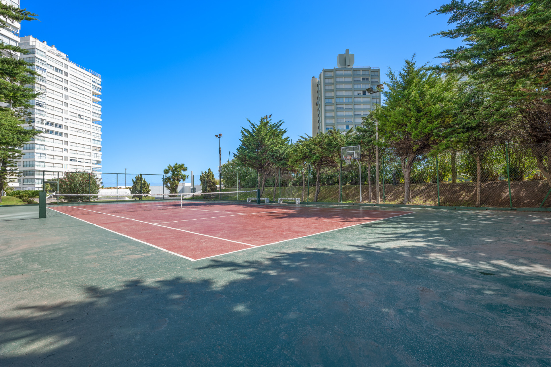 Apartamento ID.723 - FRENTE A PLAYA MANSA !! 1 DORMITORIO Y MEDIO !!! PISO ALTO !! COCHERA !!! BAJOS GASTOS COMUNES