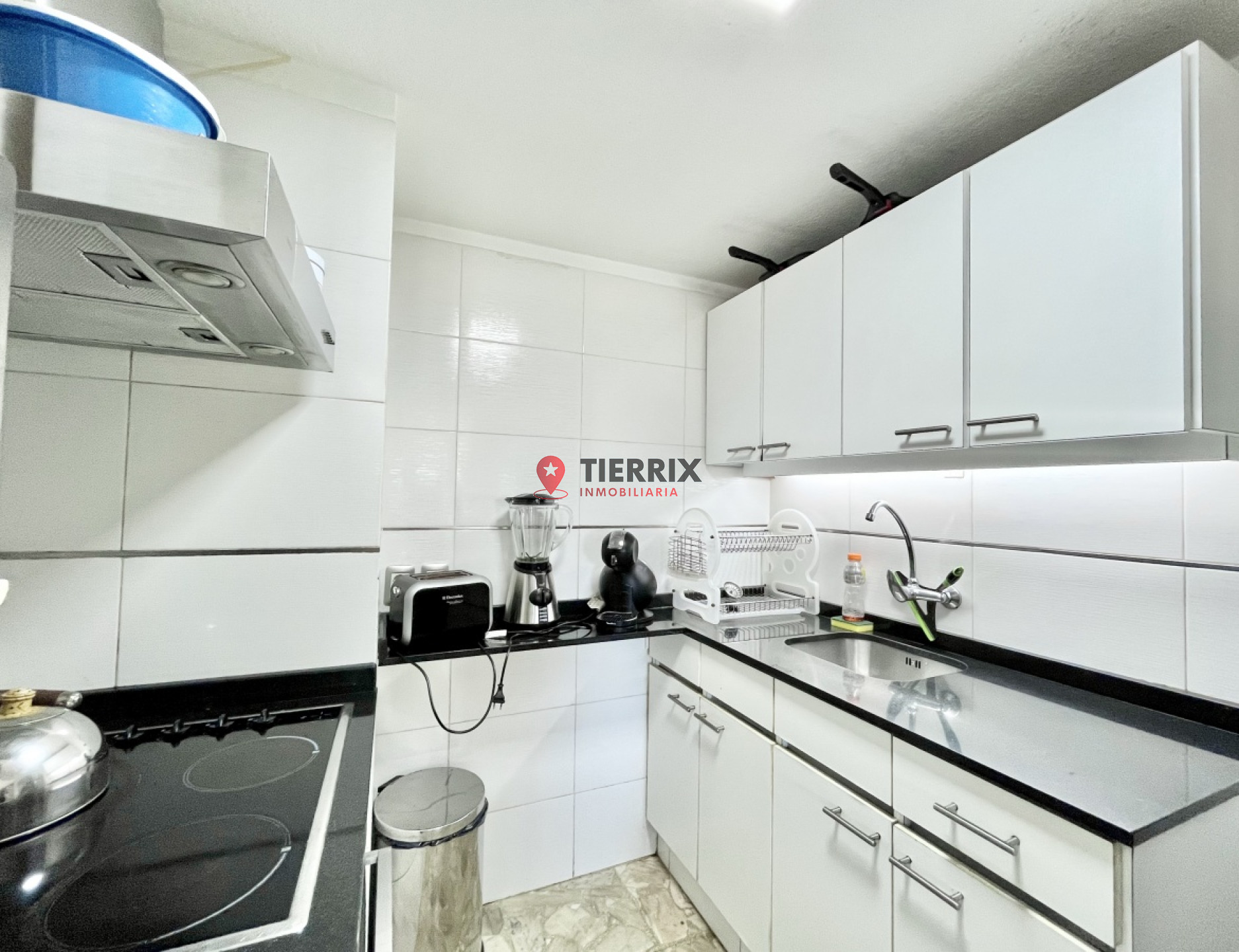 Apartamento ID.203 - SE VENDE EN LINCOLN CENTER !!! 2 DORMITORIOS Y MEDIO !! VISTA AL BOSQUE !! COCINA RECICLADA !! PLAYA MANSA !!!